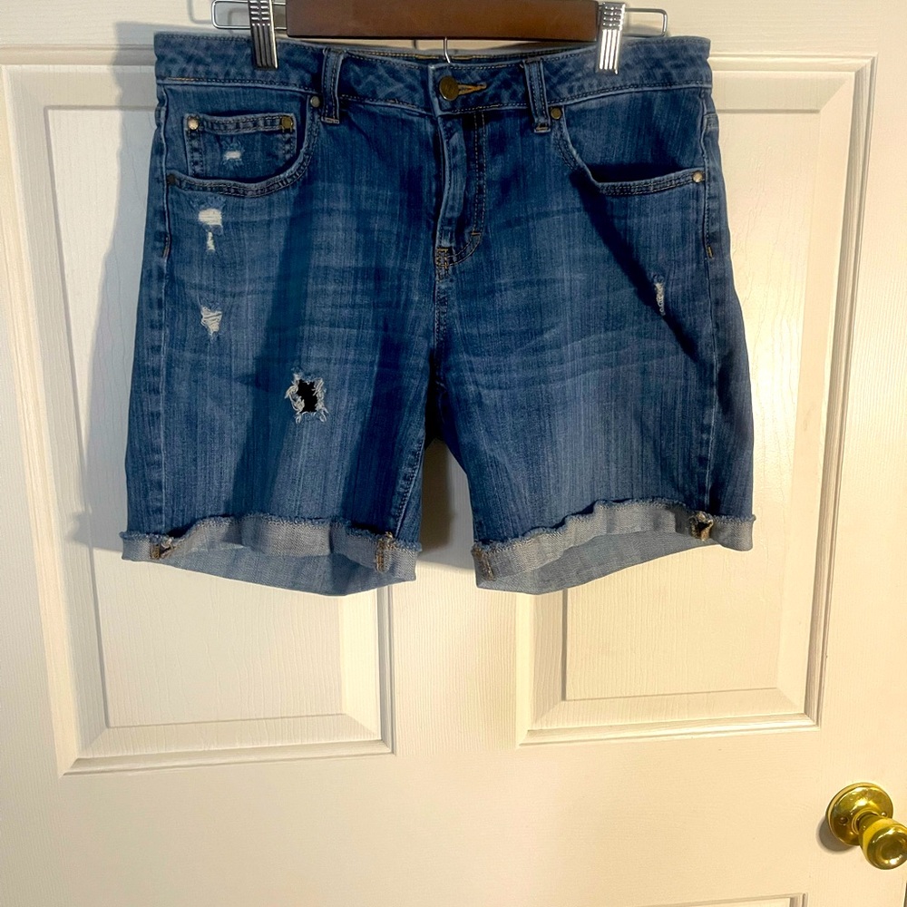 Jennifer Lopez brand women's distressed look jeans shorts size 8